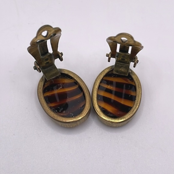 Vintage Lucite and Gold Tone Animal Stripe Clip-on Earrings - Picture 6 of 9